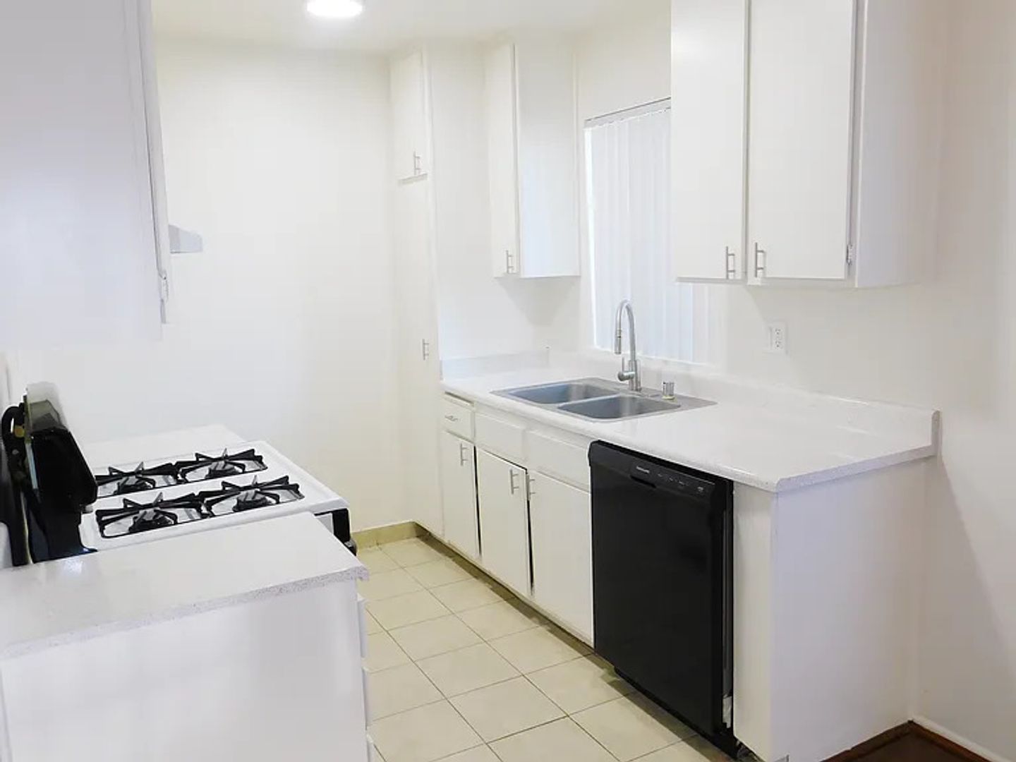 Sherman Oaks Apartment: 13518 Burbank Blvd.