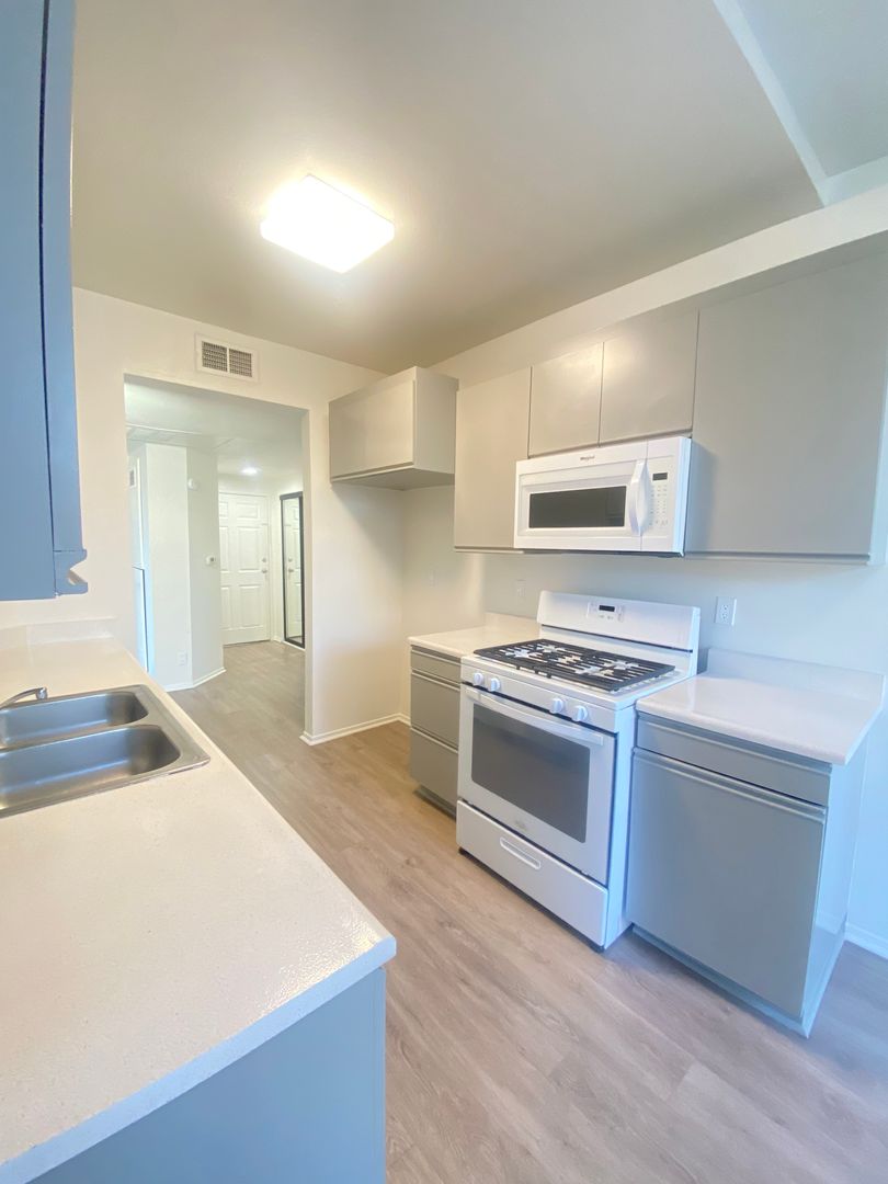 Studio City Apartment: 4343 Whitsett Ave