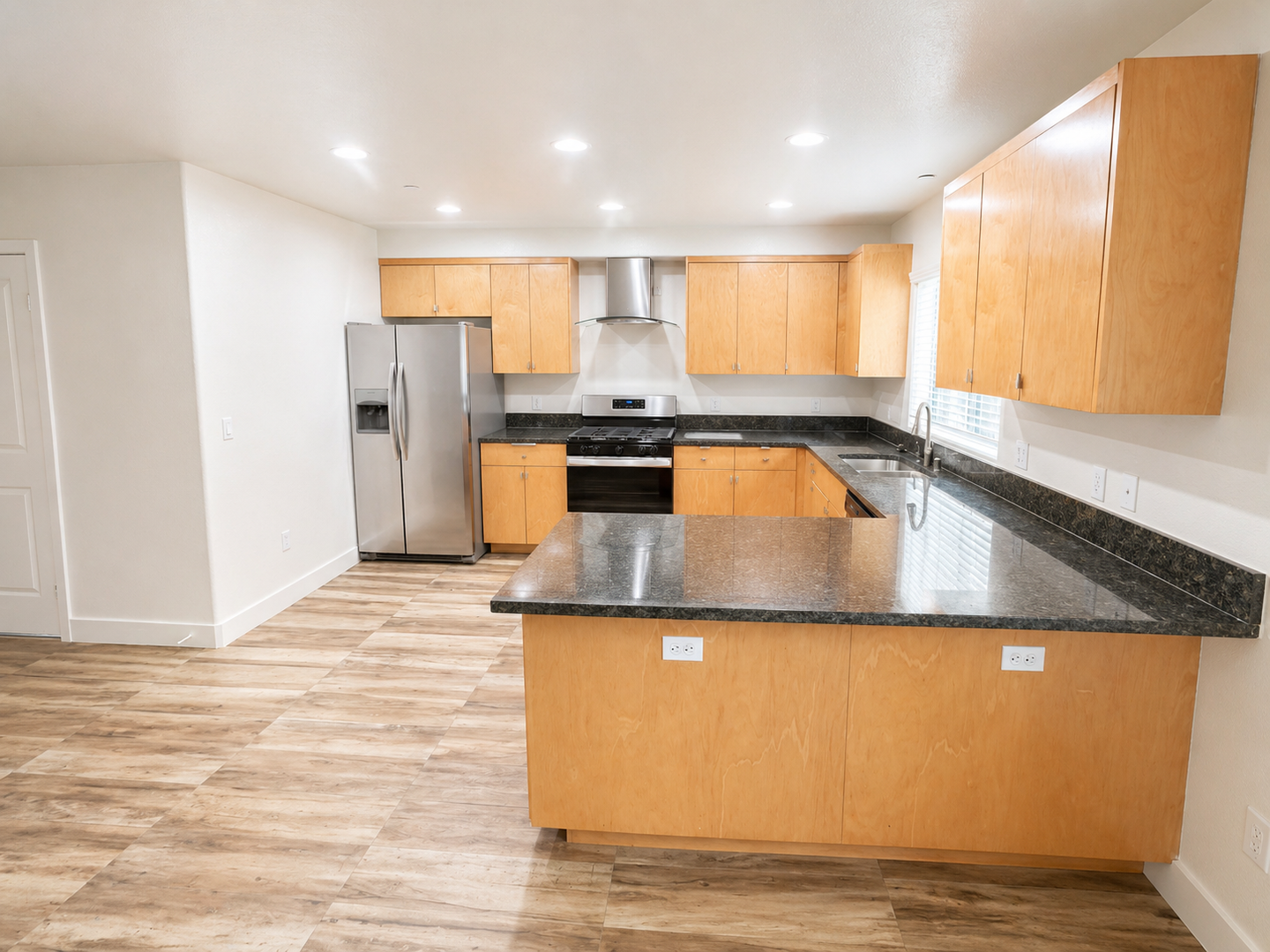 North Hollywood Apartment: 11312 Huston St