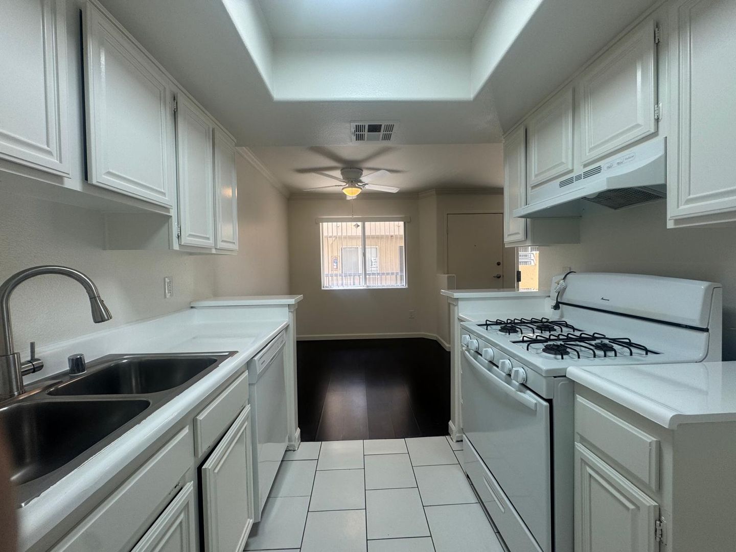 Sherman Oaks Apartment: 13002 Riverside Dr
