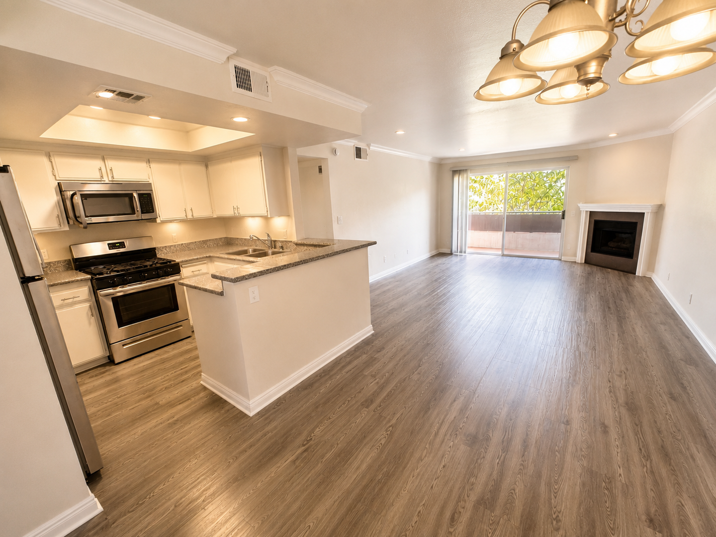 Sherman Oaks Apartment: 15009 Moorpark St