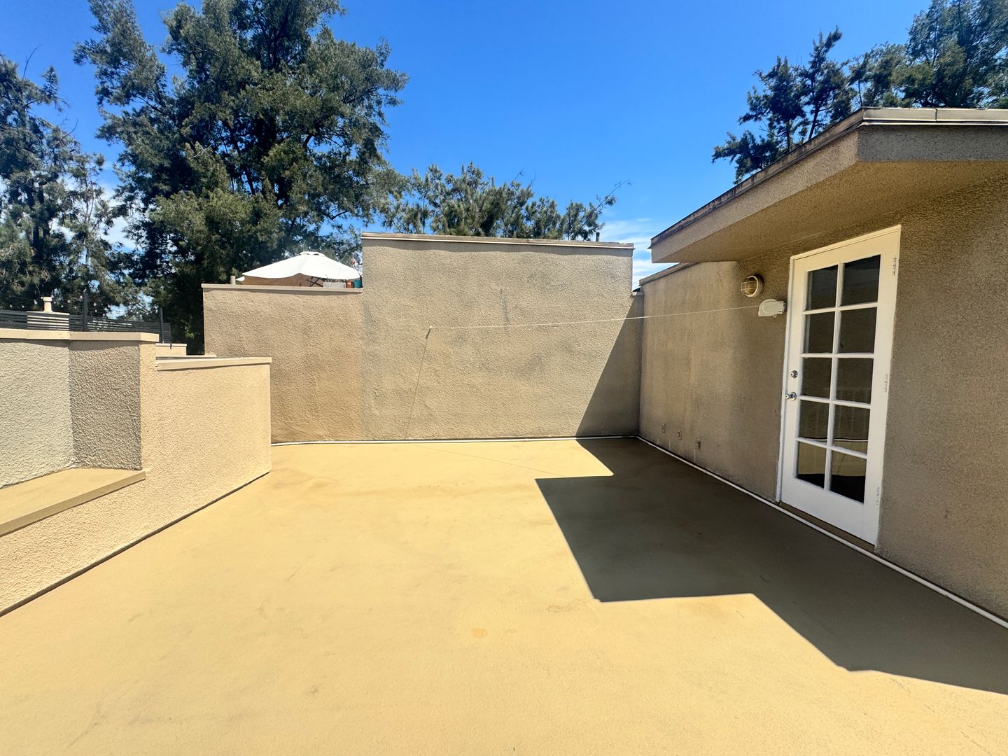 Sherman Oaks Apartment: 13002 Riverside Dr