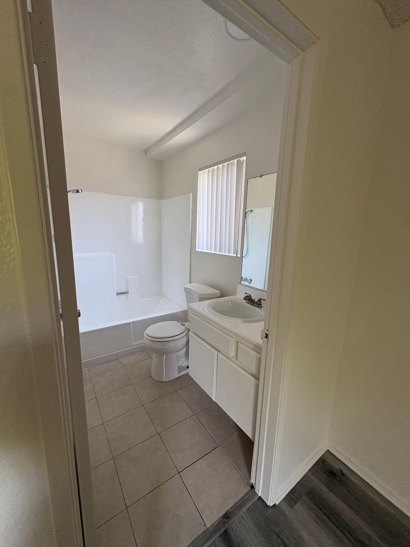Van Nuys Apartment: 6925 Haskell Ave