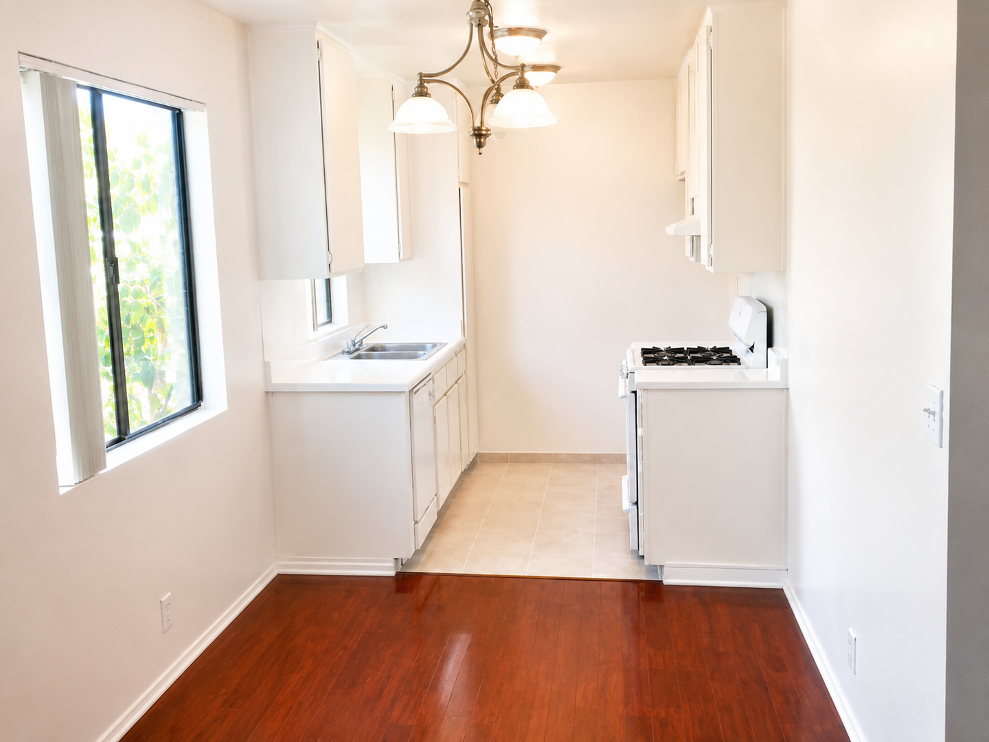 Sherman Oaks Apartment: 13518 Burbank Blvd.