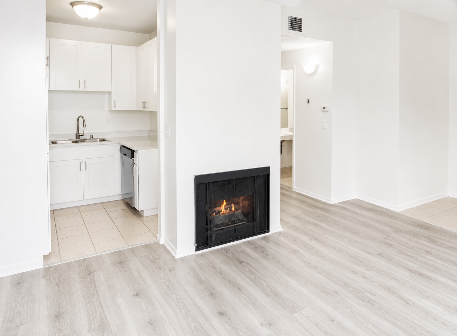 Sherman Oaks Apartment: 14805 Magnolia Blvd.