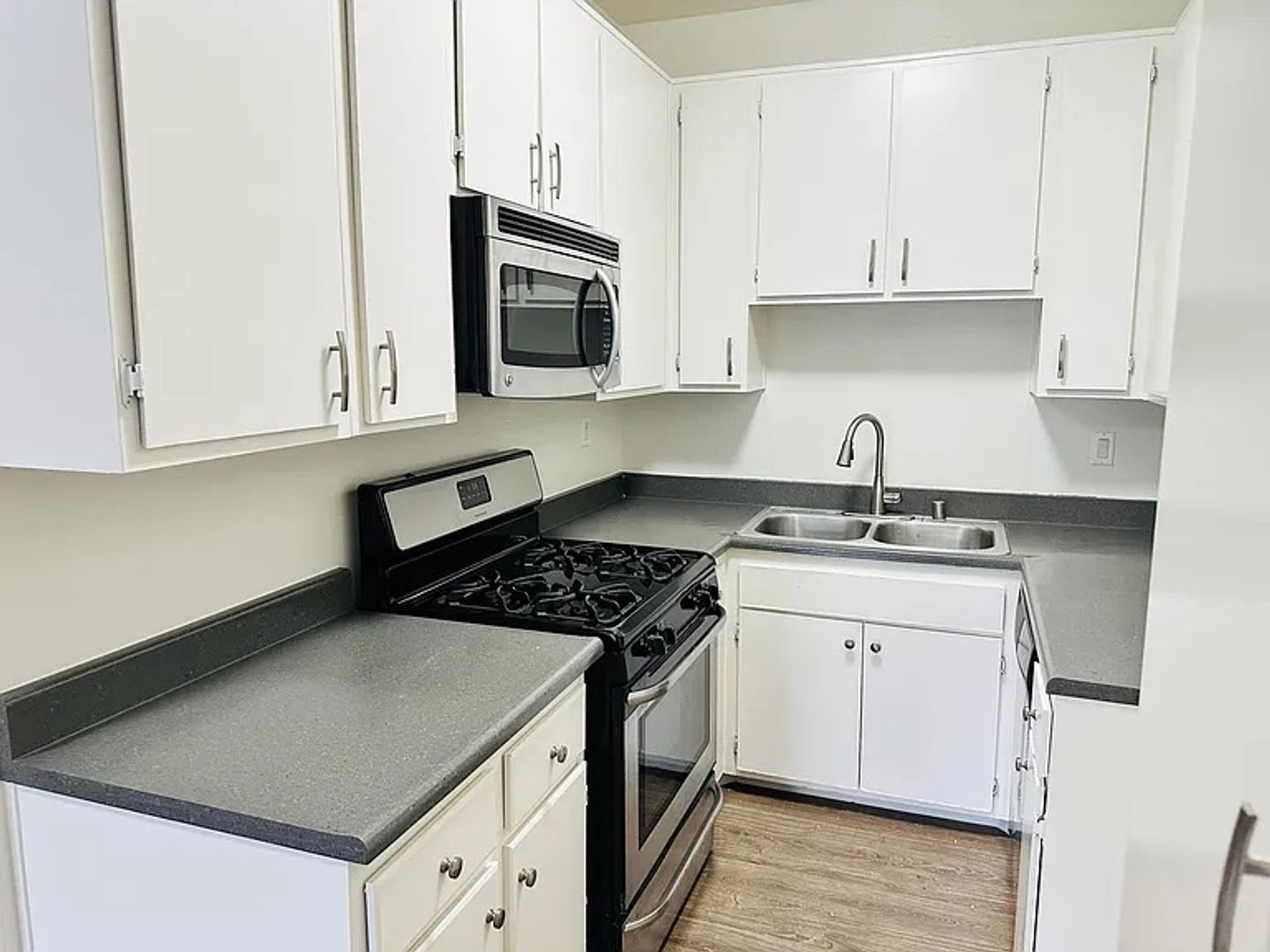 Sherman Oaks Apartment: 14805 Magnolia Blvd.