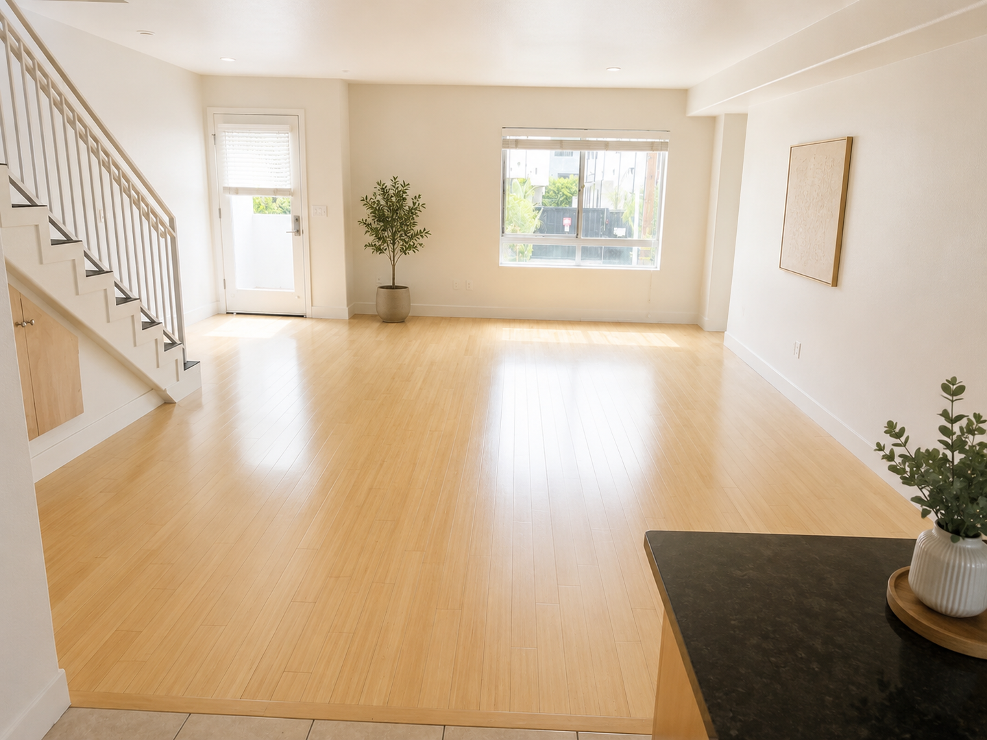 North Hollywood Apartment: 11312 Huston St