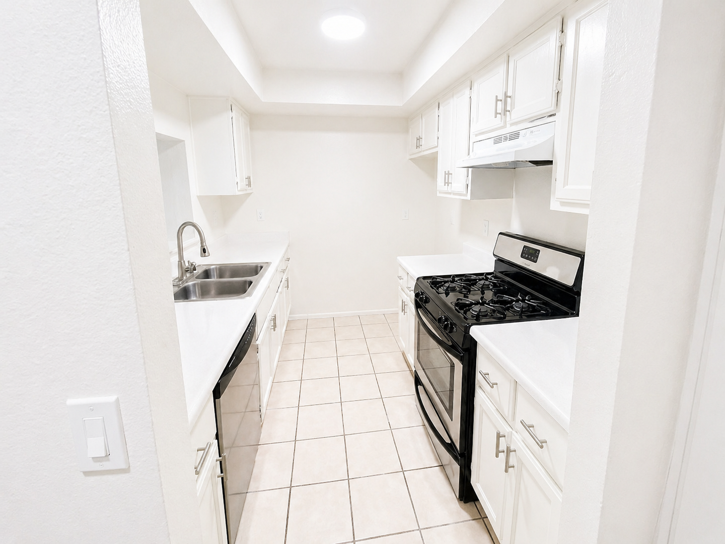 Sherman Oaks Apartment: 15020 Burbank Blvd.