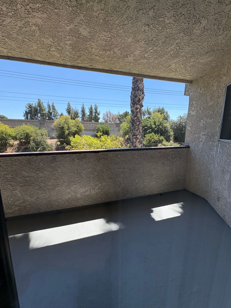 Van Nuys Apartment: 6925 Haskell Ave