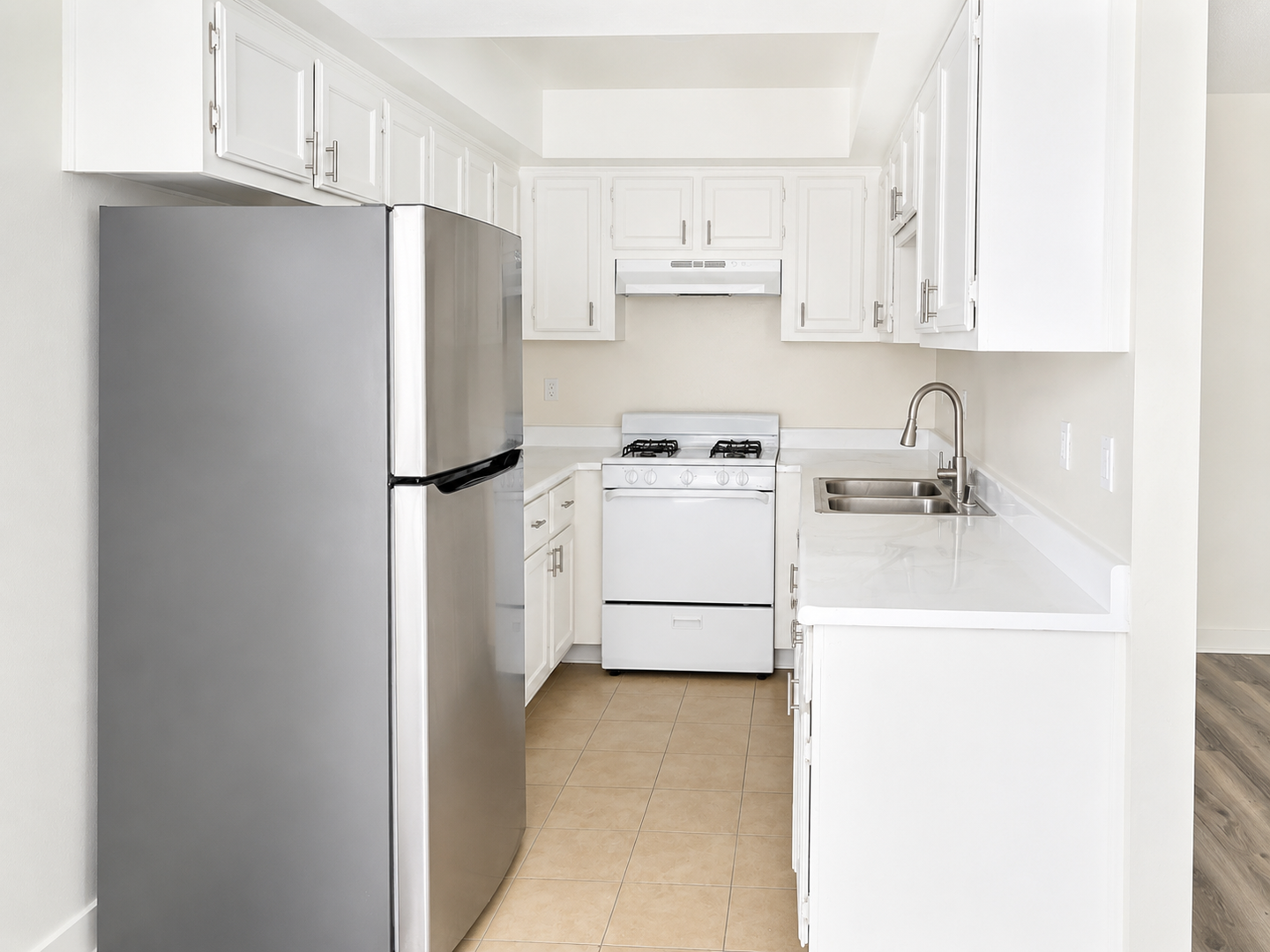 Sherman Oaks Apartment: 15020 Burbank Blvd.