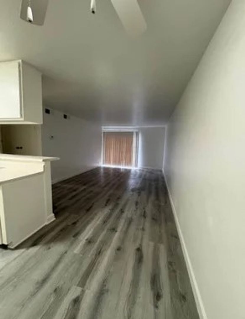 Van Nuys Apartment: 7040 Haskell Ave