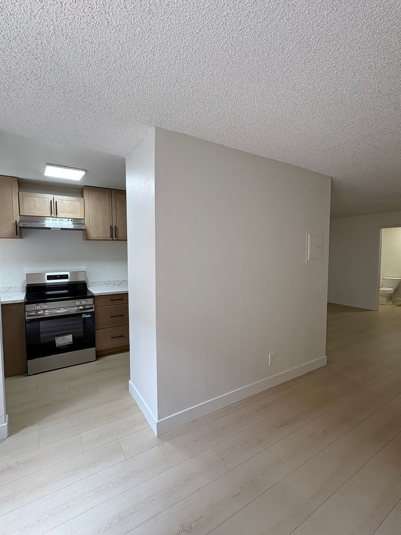 Van Nuys Apartment: 7507 Woodman Ave