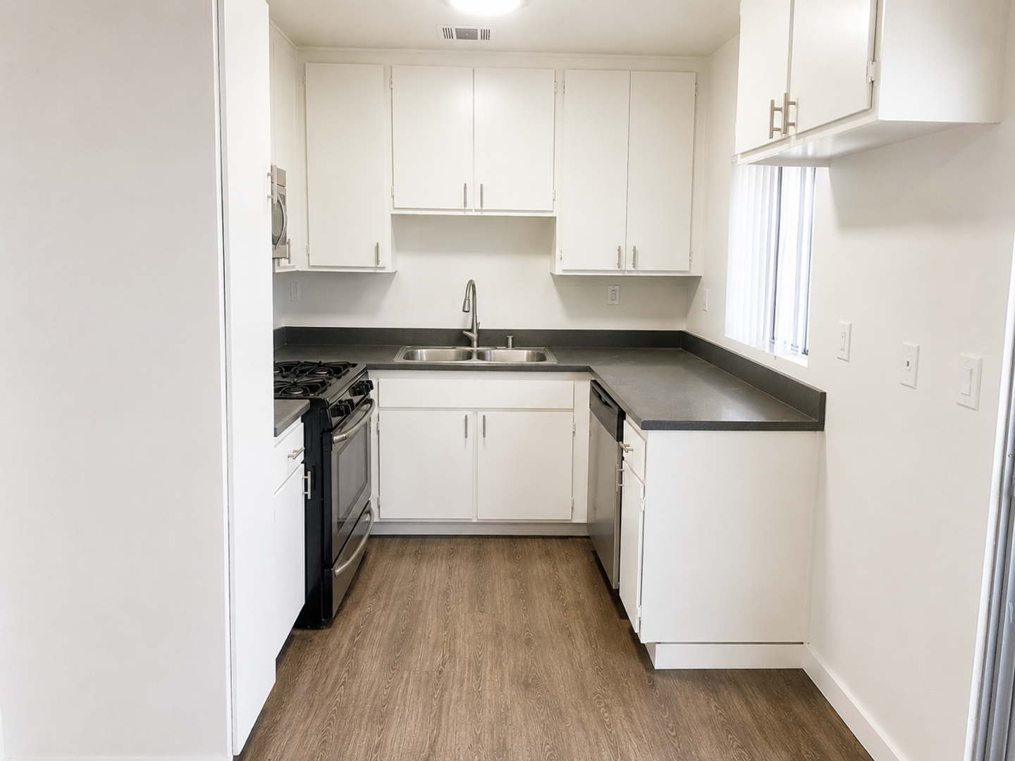 Sherman Oaks Apartment: 14805 Magnolia Blvd.