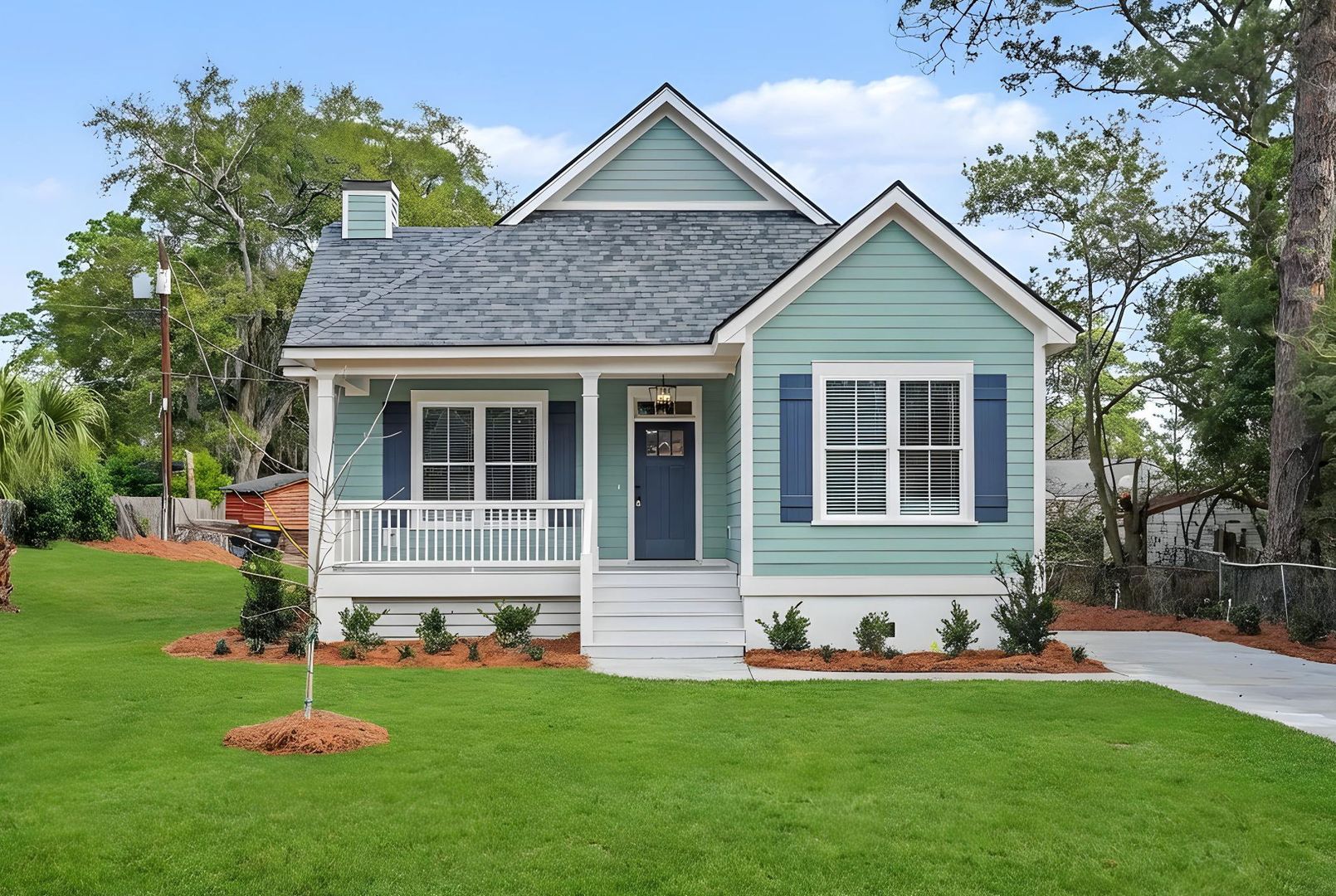 Savannah House: 1534 E 53rd St