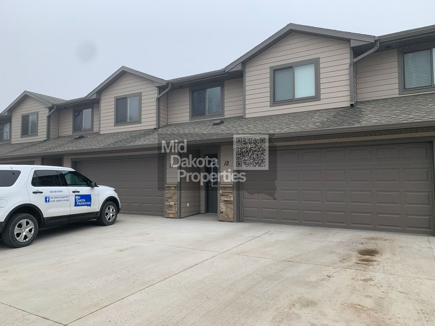 Mitchell Apartment: 111 E Juniper