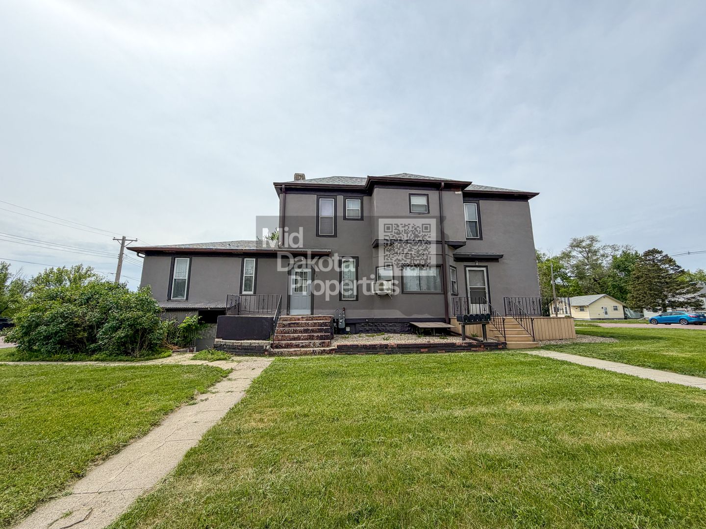 Mitchell Apartment: 221 E 9th Ave