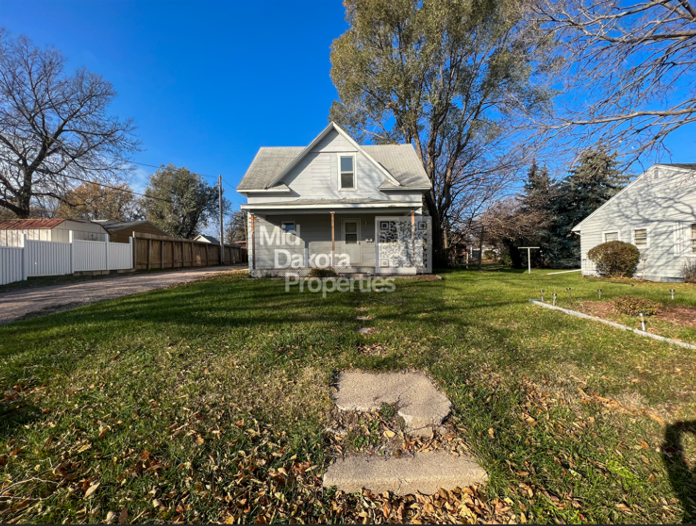 Mitchell House: 413 N Iowa St