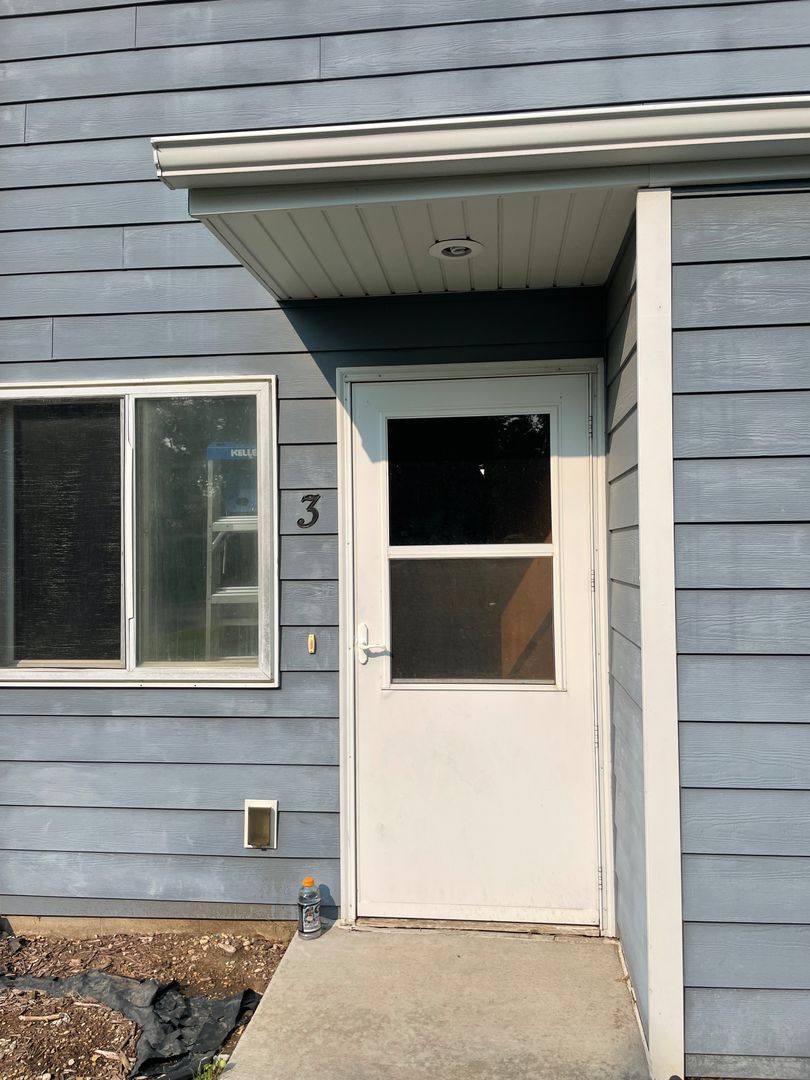 Mitchell Apartment: 615 S Main