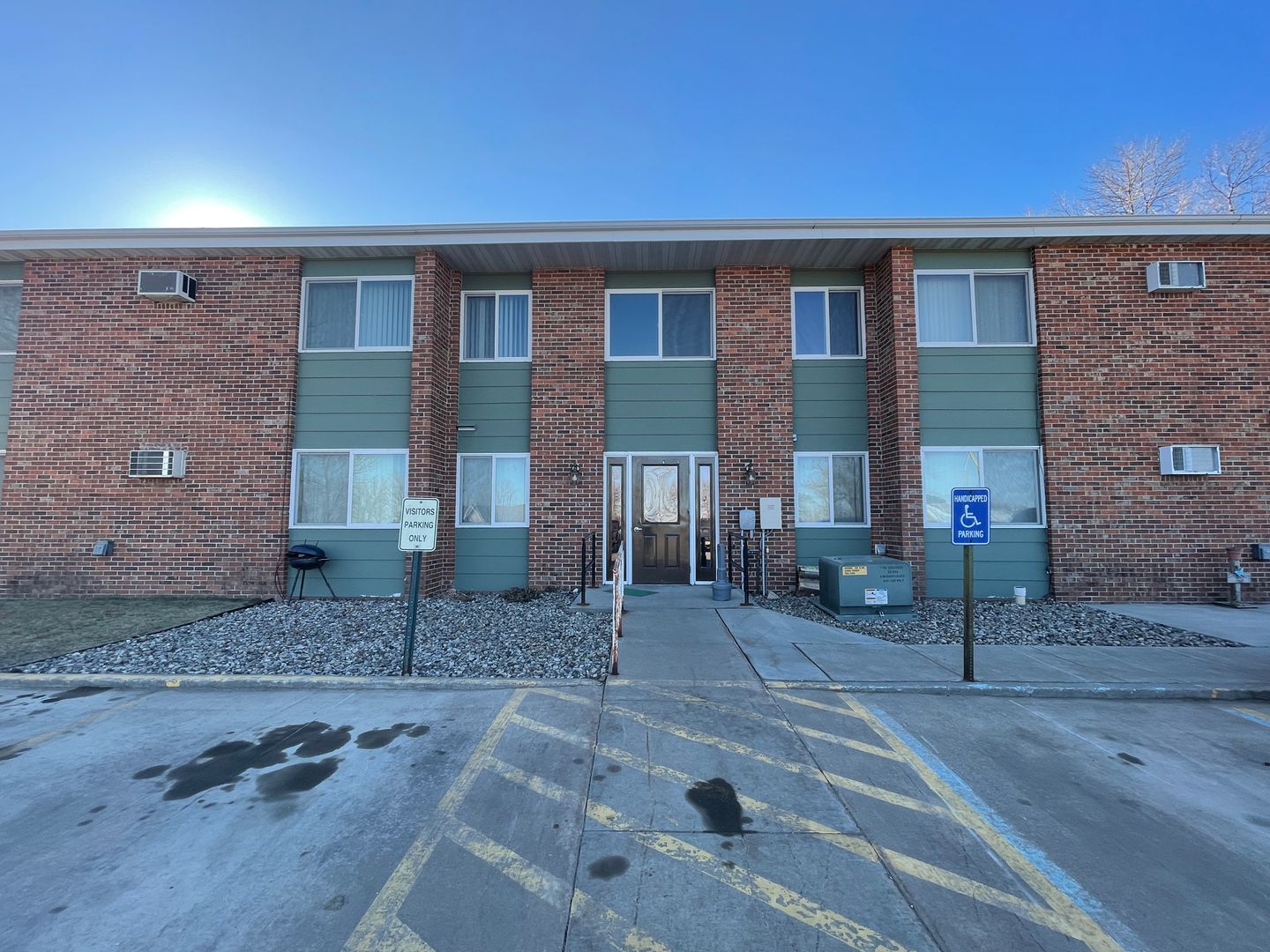 Tripp Apartment: 500 E Dakota Street