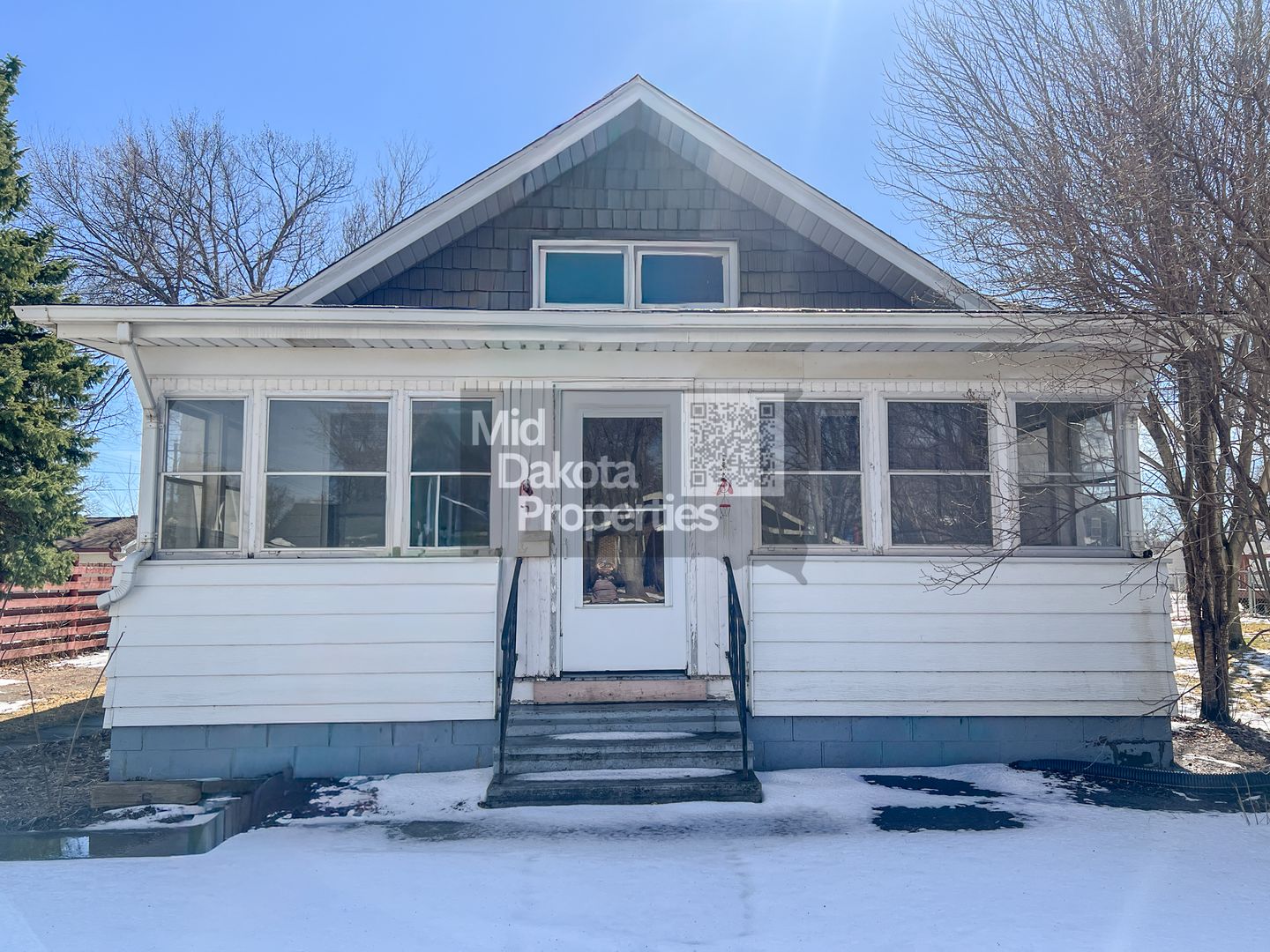 Mitchell House: 933 E 5th