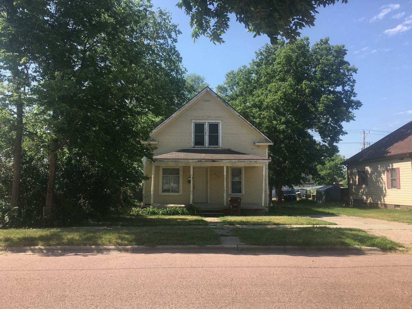 Mitchell House: 617 E Hanson