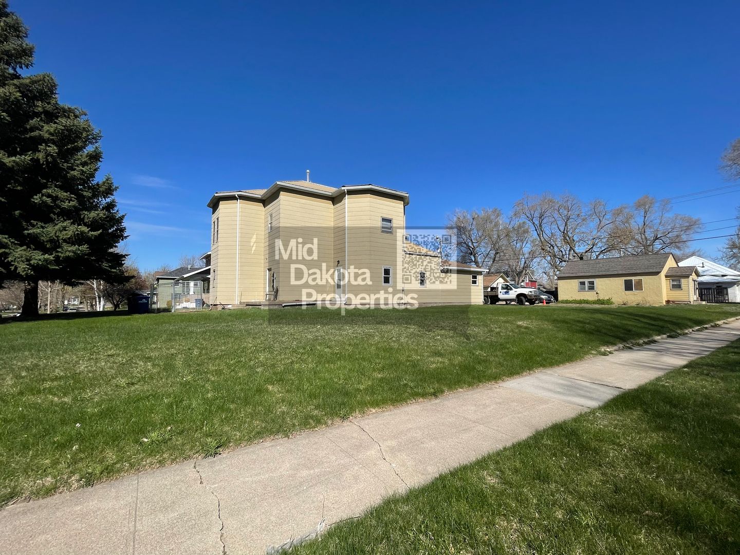 MItchell Apartment: 420 E 6th