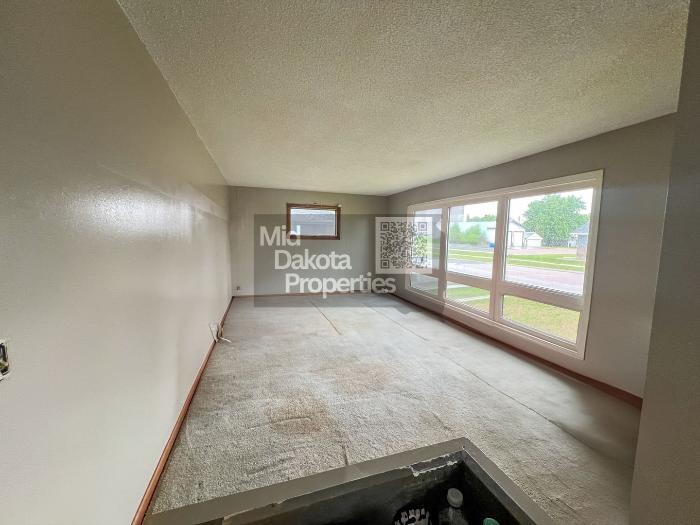 Parkston Apartment: 602 E Ash Ave