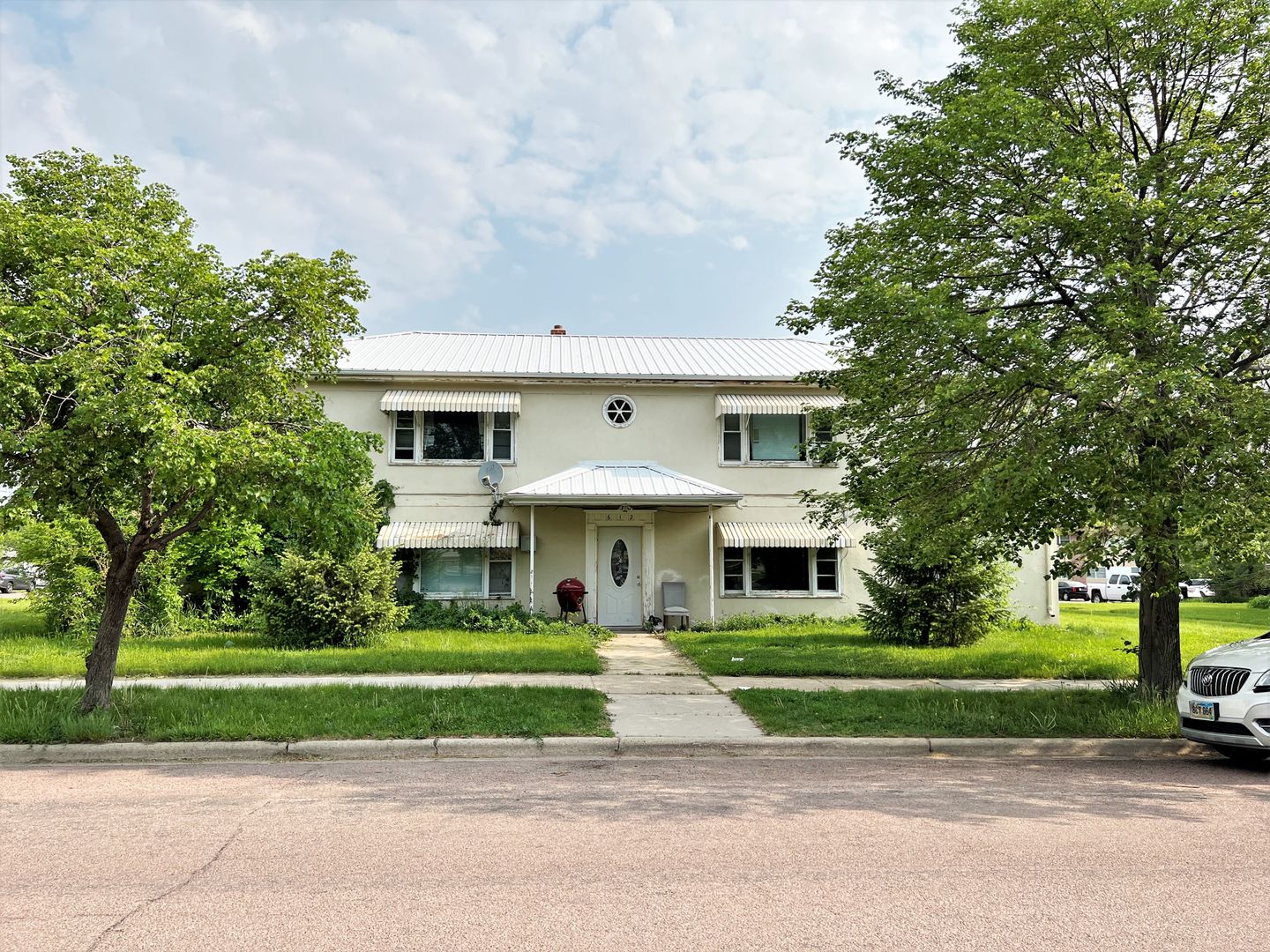 Mitchell Apartment: 612 E 11th
