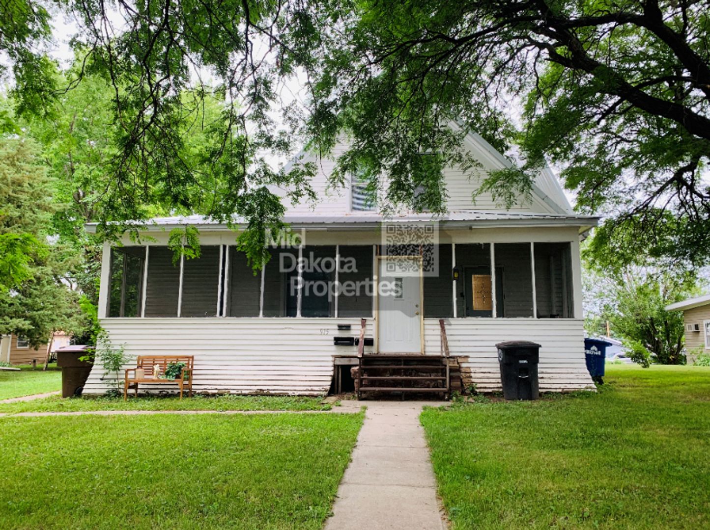 Mitchell Apartment: 915 W 4th