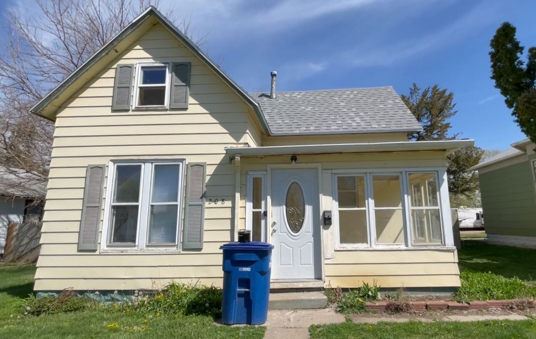 Mitchell House: 208 E 10th