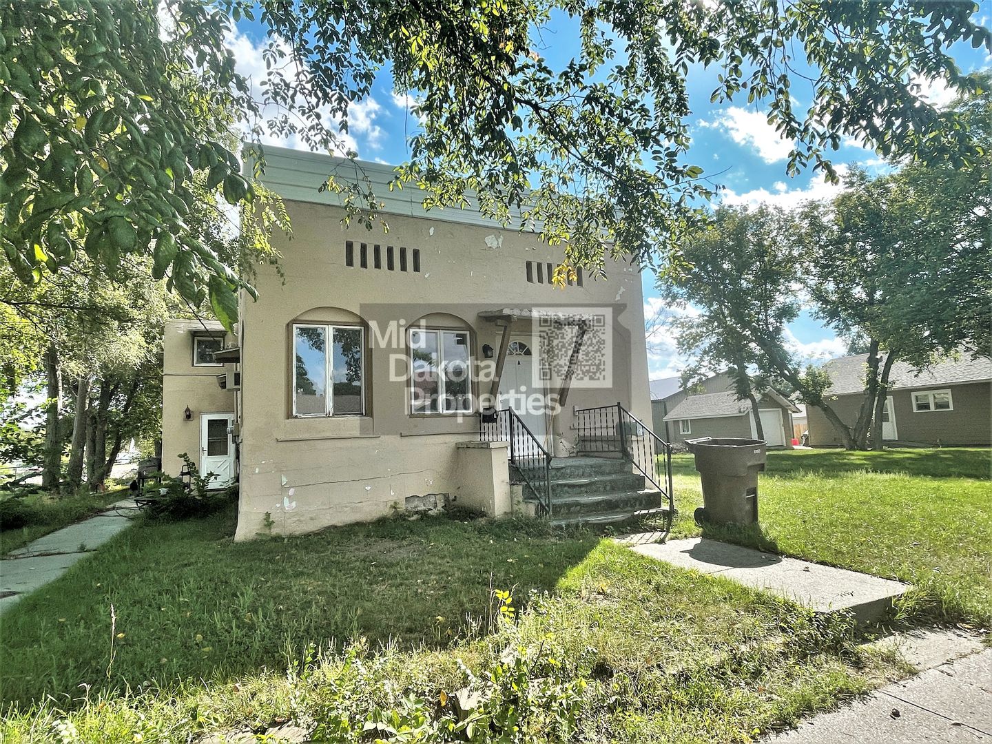 Mitchell Apartment: 421 E 9th