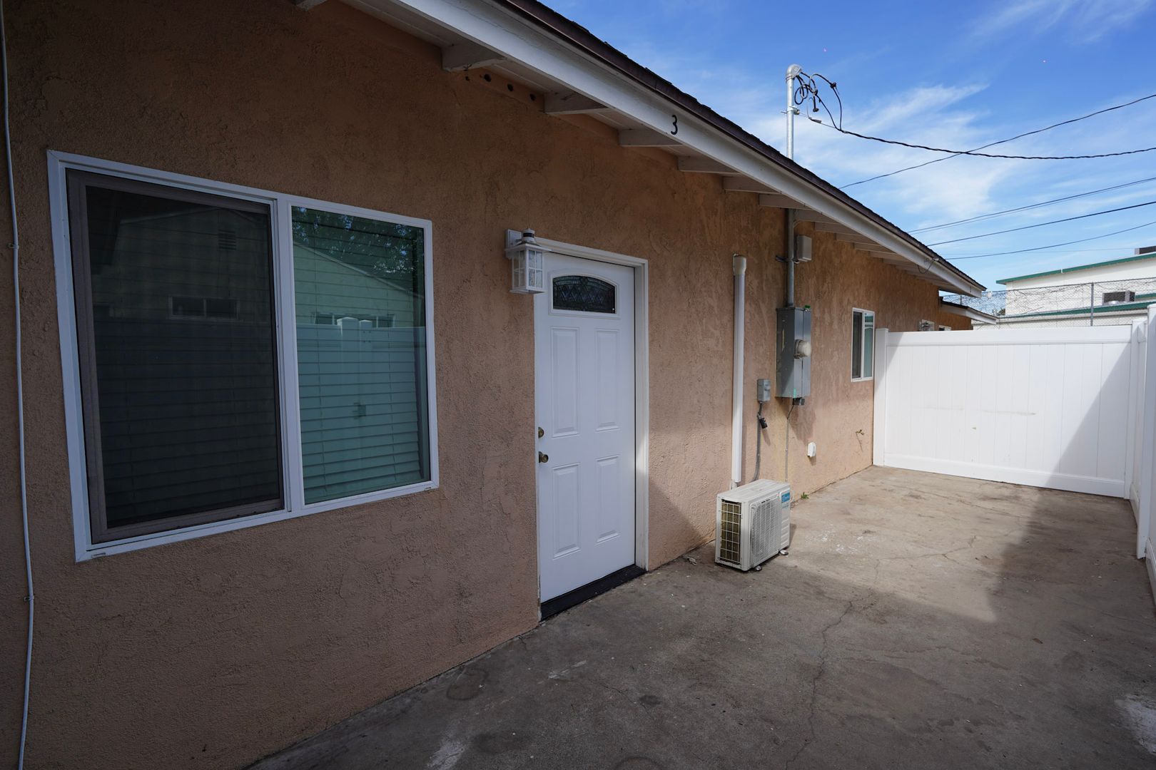 Riverside Apartment: 3627 Harding Street