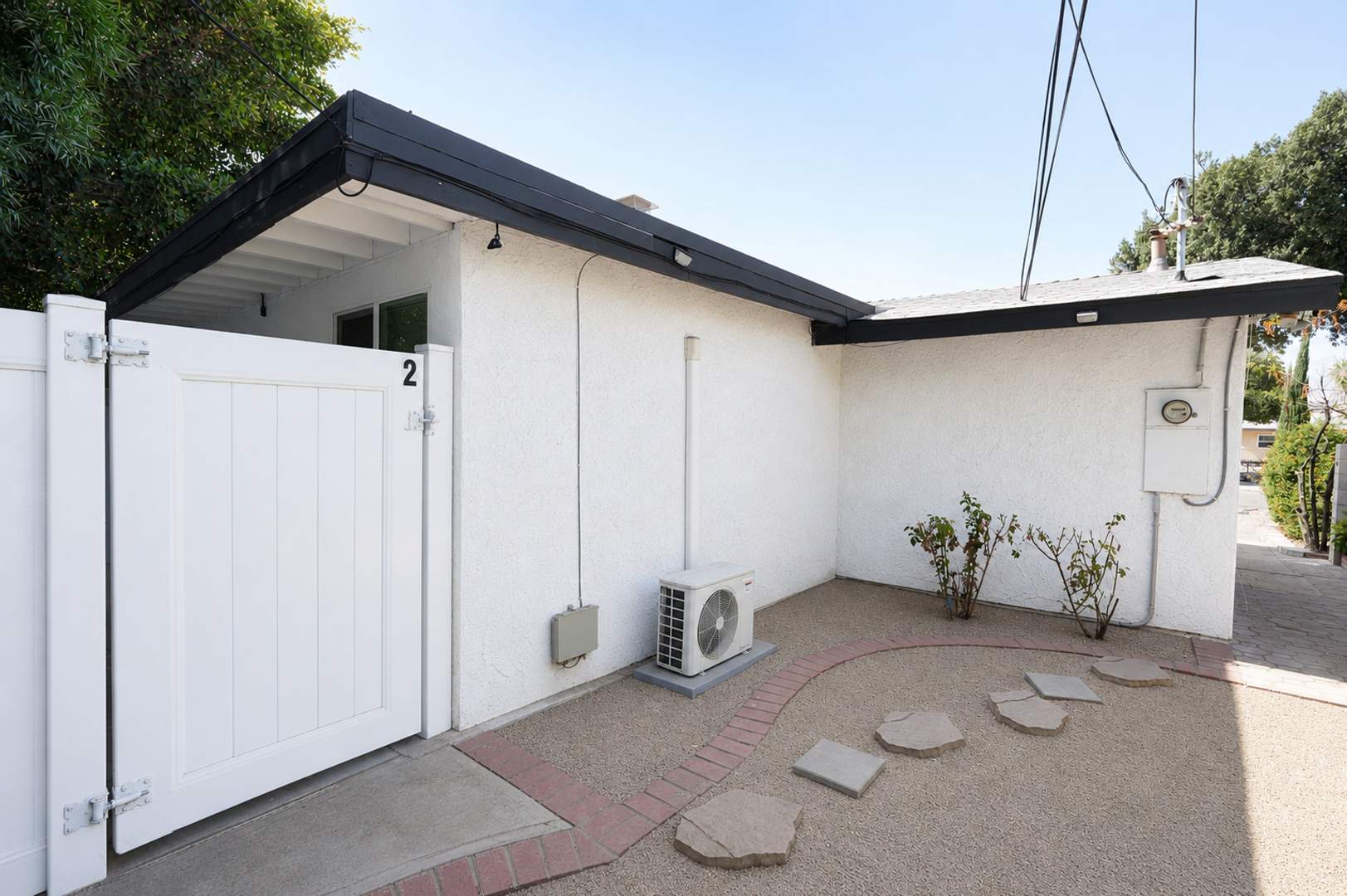 Redlands Apartment: 300 Mulvihill Avenue