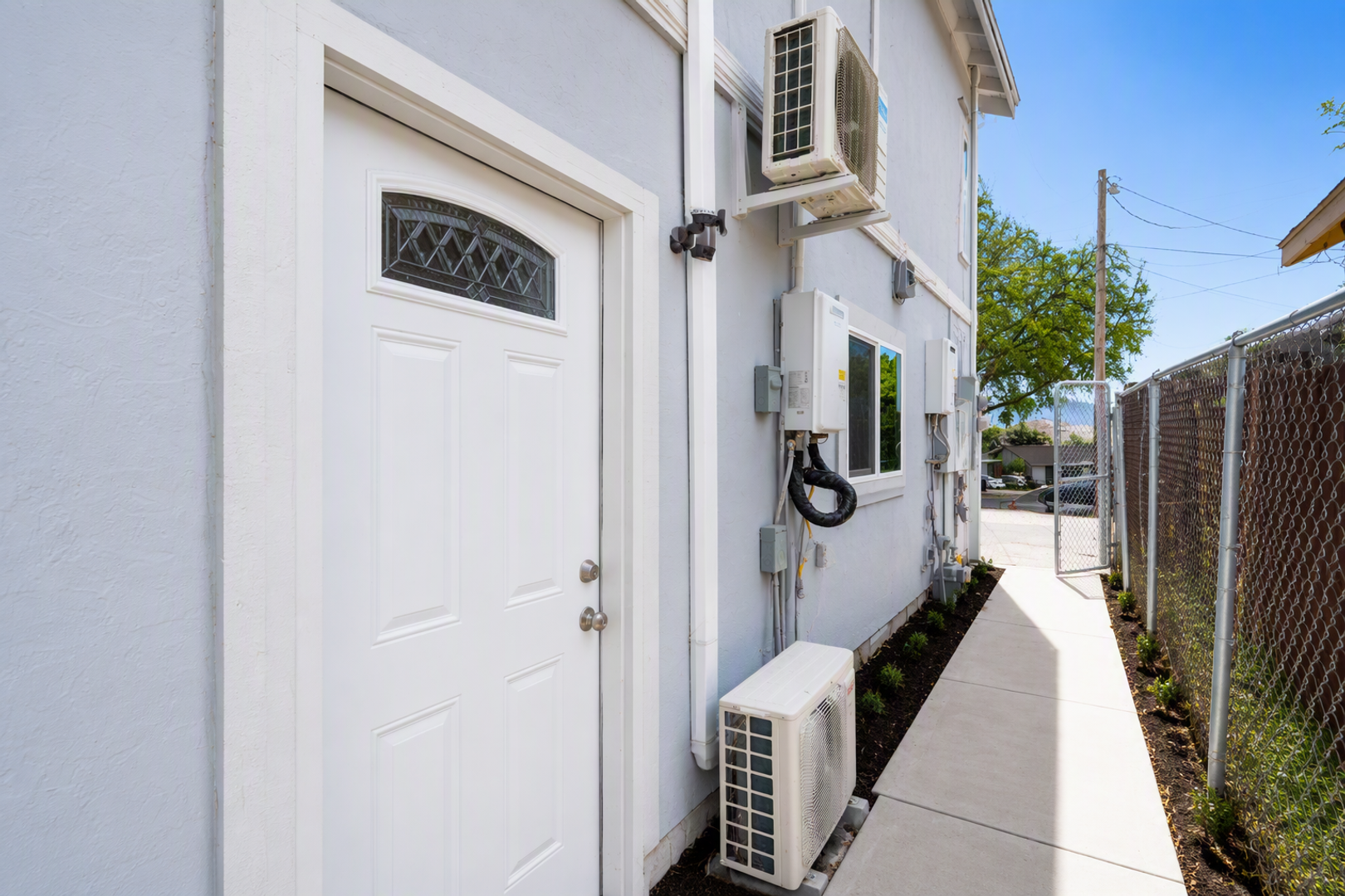 Riverside Apartment: 6187 Vanessa Street