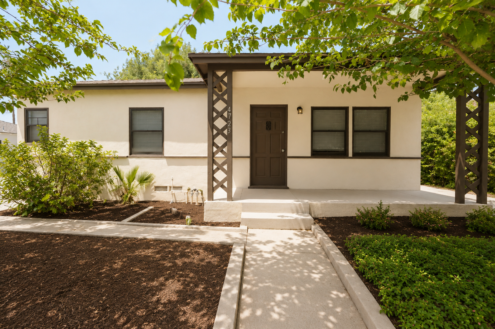 Riverside Apartment: 4723 Arlington Avenue