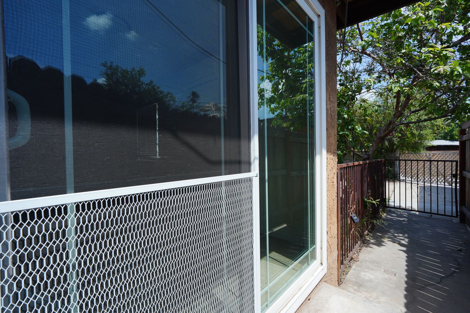 Rialto Apartment: 1405 North Riverside Avenue