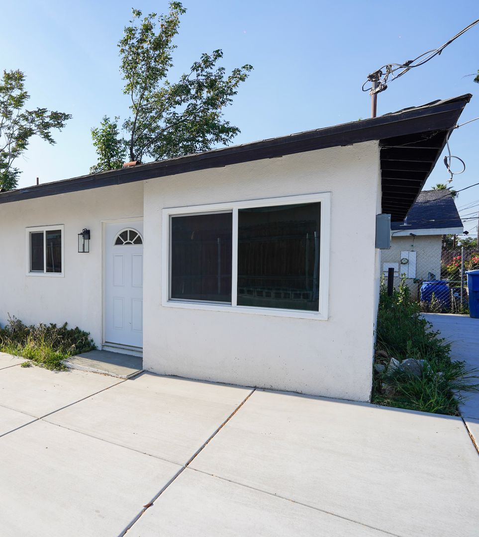 Riverside Apartment: 3447 Dwight Ave