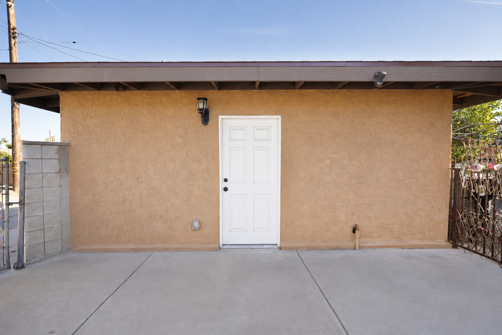 Rialto Apartment: 1405 North Riverside Avenue