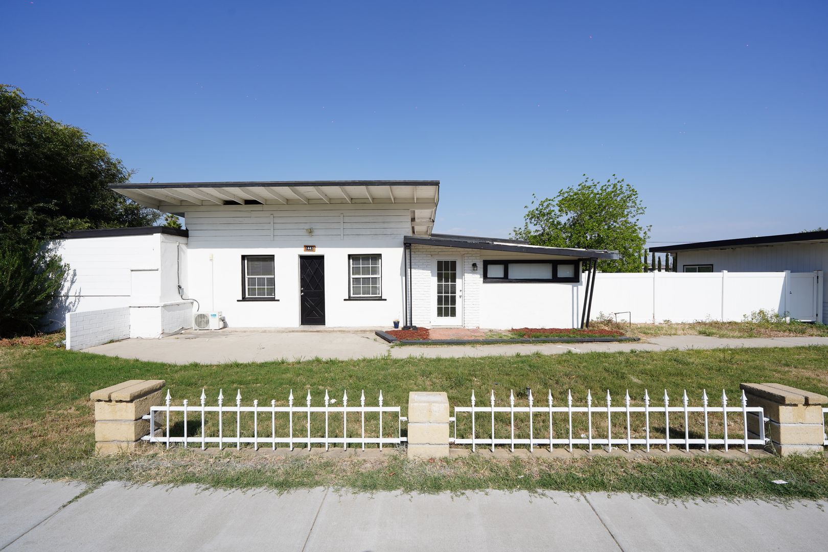 Rialto Apartment: 1443 North Riverside Avenue