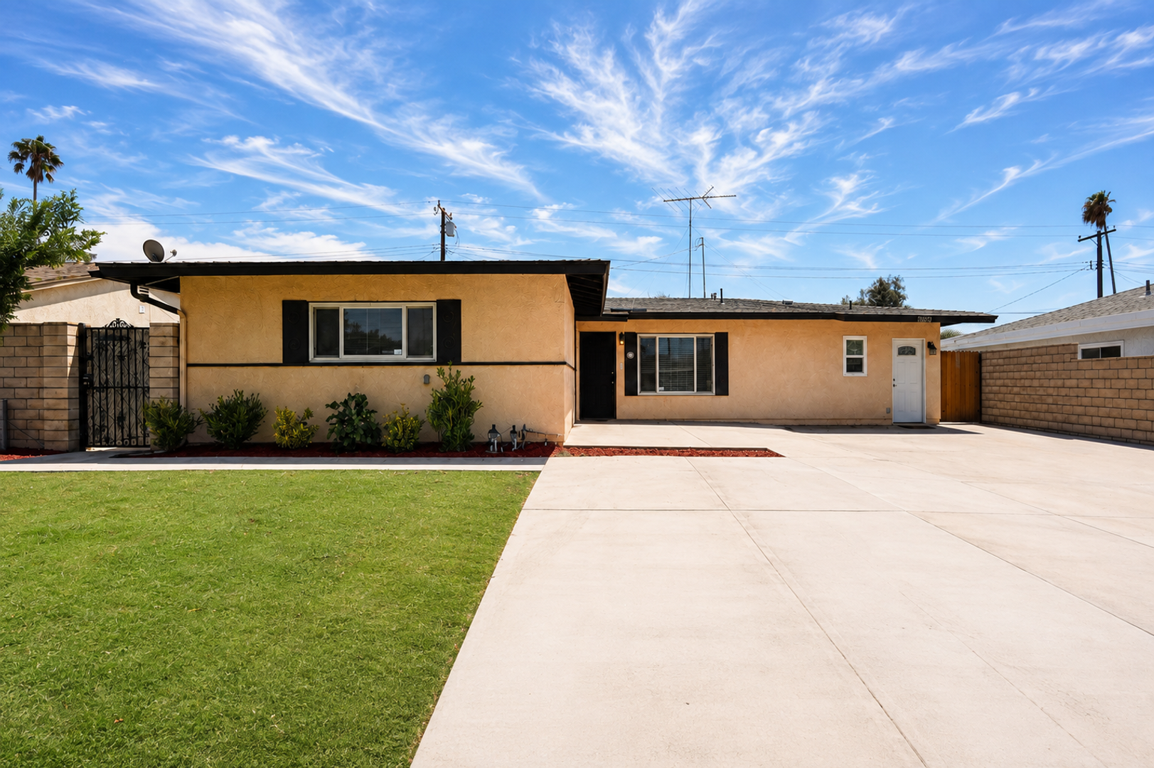 Riverside Apartment: 8840 San Vicente Avenue
