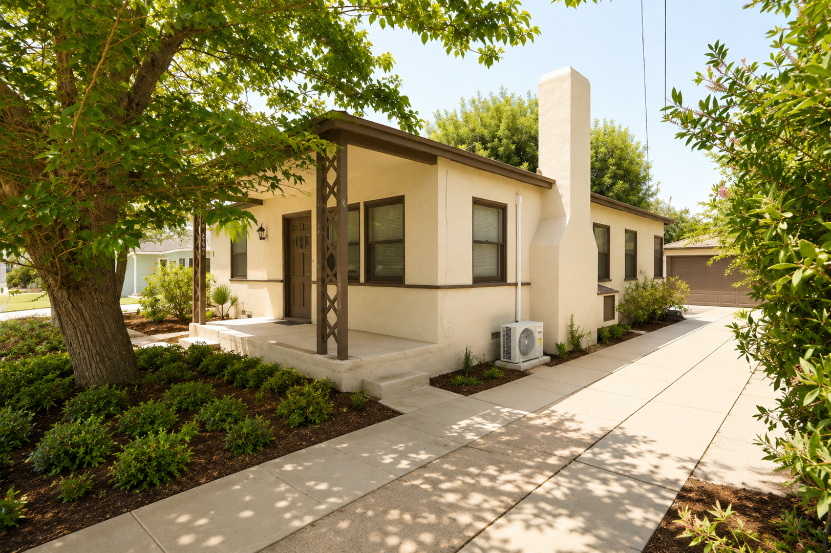 Riverside Apartment: 4723 Arlington Avenue