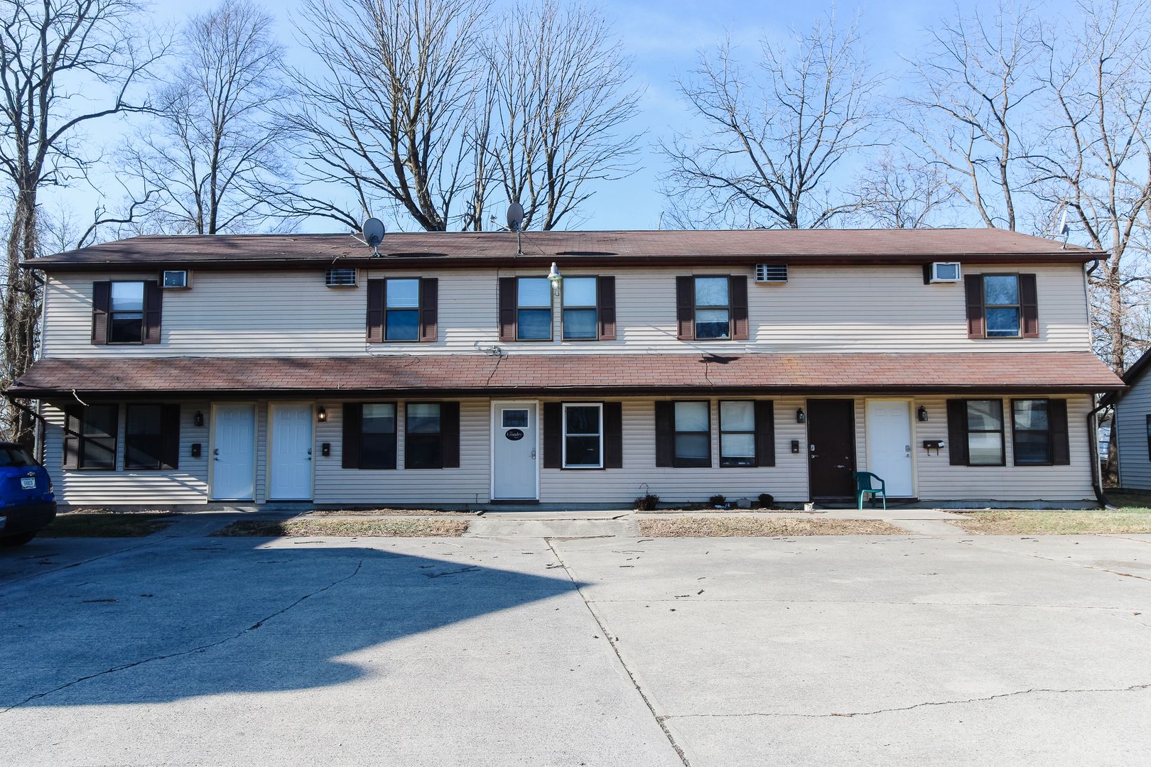East Memorial Apartments - 3 Bedroom 2 Bathroom Townhome! In unit Washer & Dryer on the Cardinal Greenway! 8 of 12