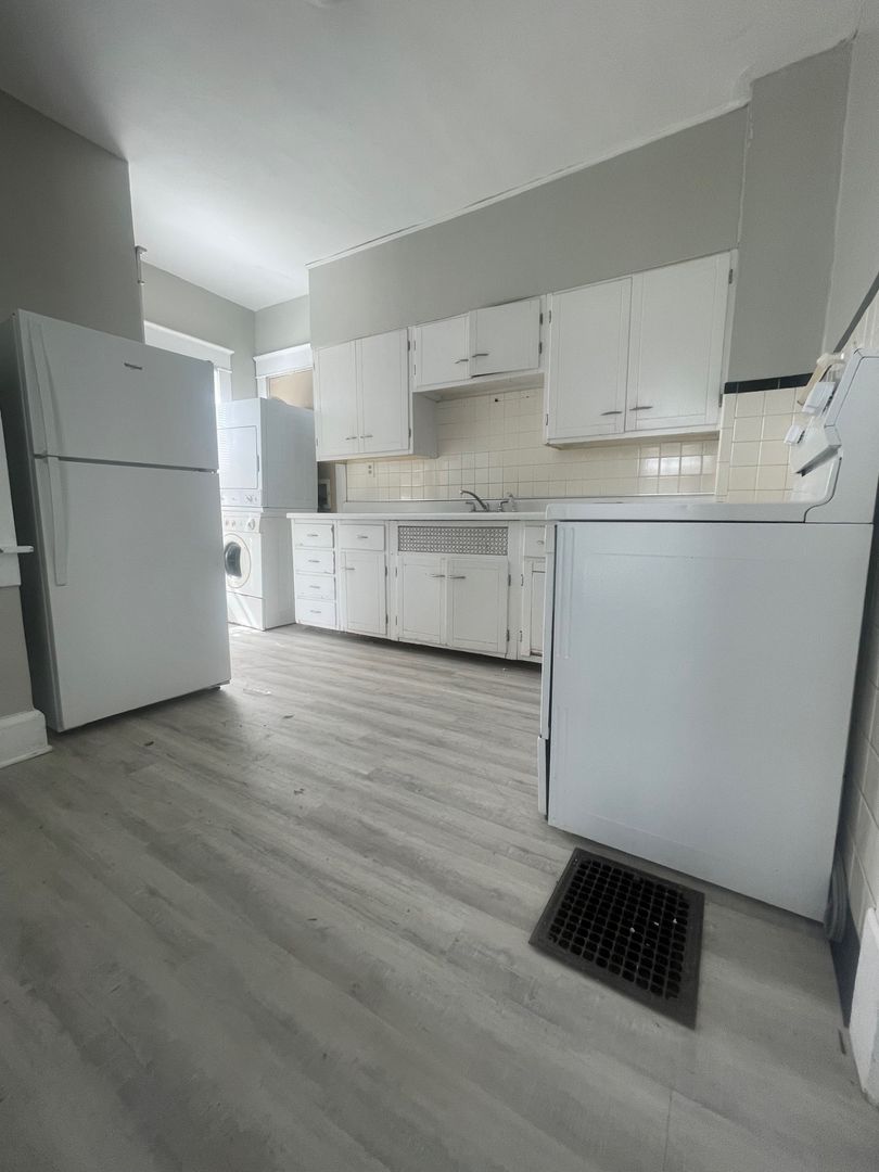 Muncie House: 2105 W Jackson St