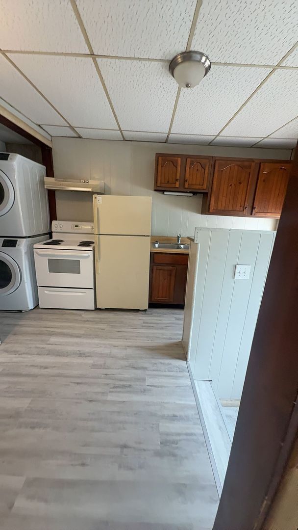 Close to Campus: In-Unit Washer and Dryer 5 of 8