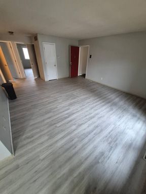 District on Linden - Spacious Units with Private Balconies on the Blue Loop – photo 1
