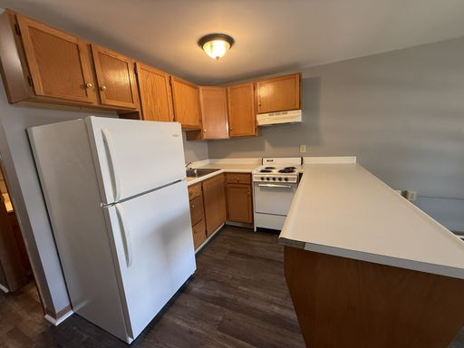 Campus View - Pet Friendly 1 Bedrooms with On-Site Laundry between Wabash College & Downtown