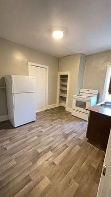 For Rent: 626 W Main St #3: 1 Bedroom Apartment! New flooring! New appliances! Near Downtown Muncie!