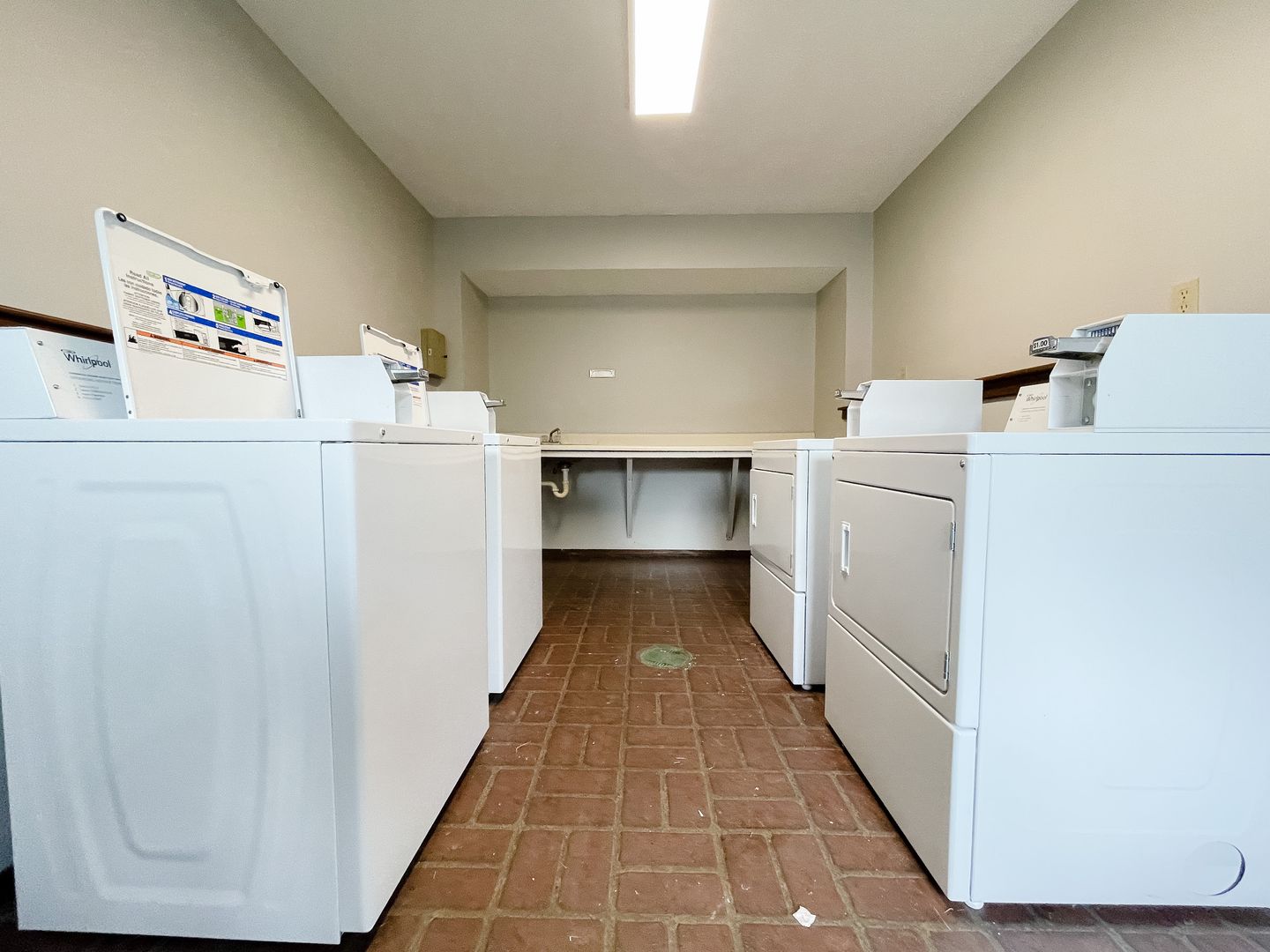 East Memorial Apartments - 2 Bed/1.5 Bath Townhomes w/Screened Porch on the Cardinal Greenway! 8 of 12