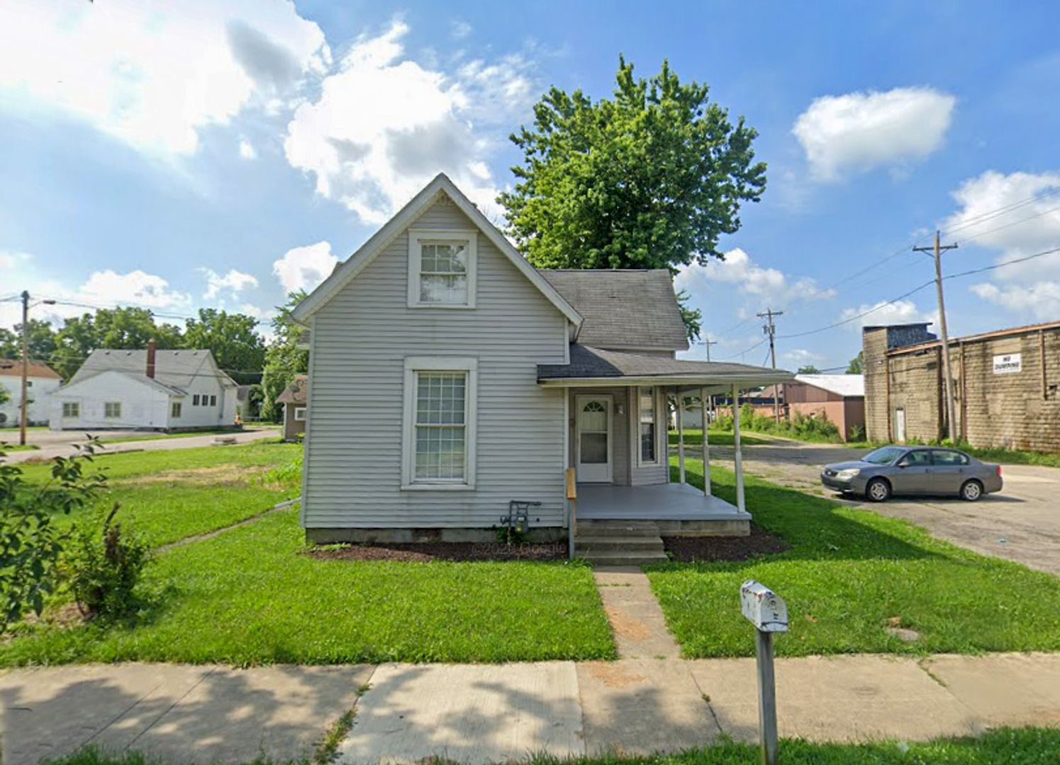 Muncie House: 119 E 8th St