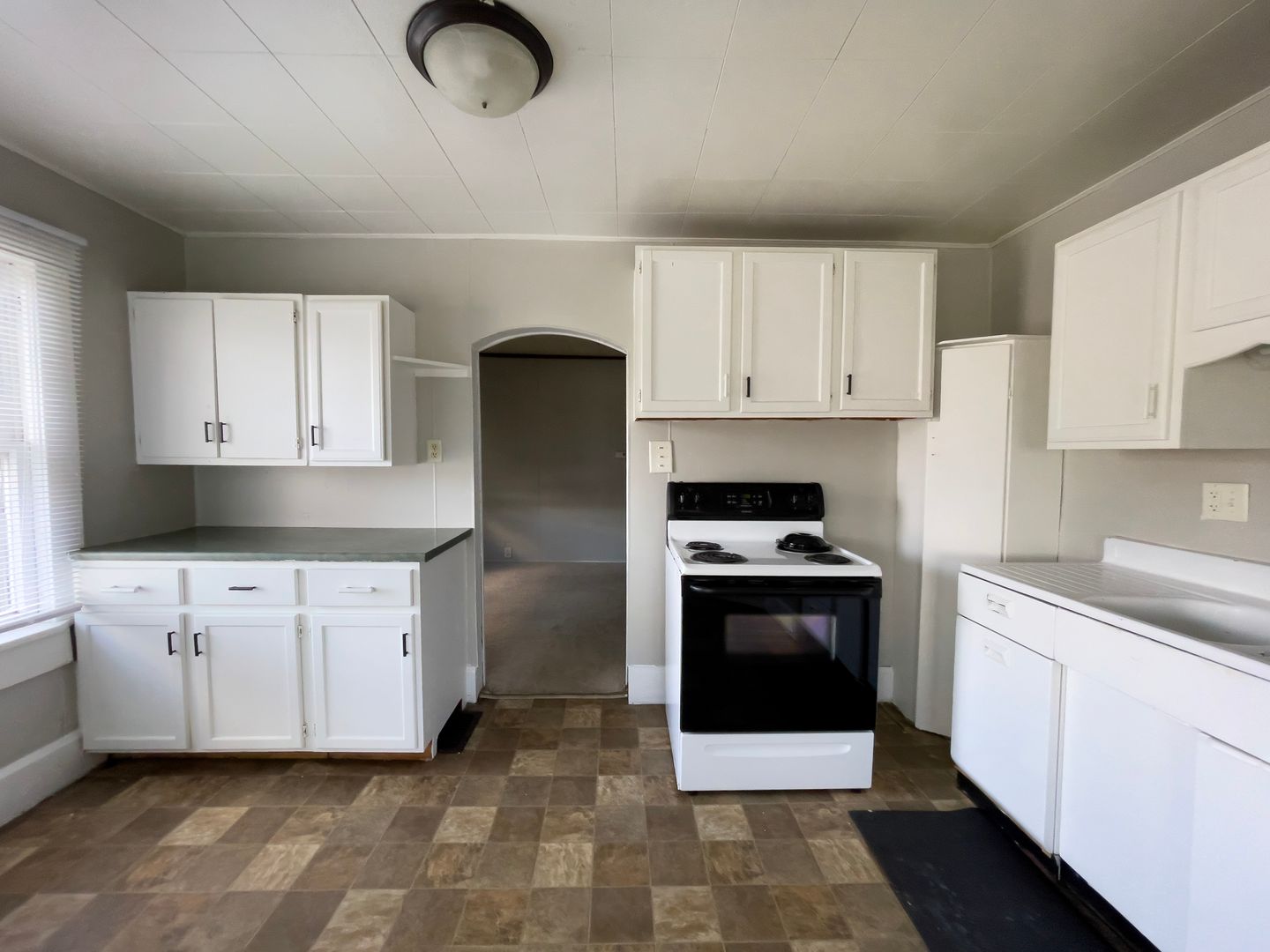 Muncie House: 2401 S Mulberry St